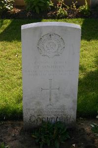 Dozinghem Military Cemetery - Summers, Thomas